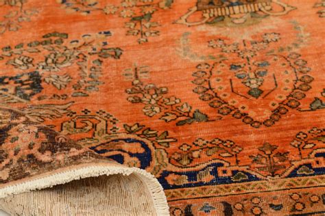  Zen and the Art of Persian Rug Weaving: Unveiling the Mystical Threads of Tradition!